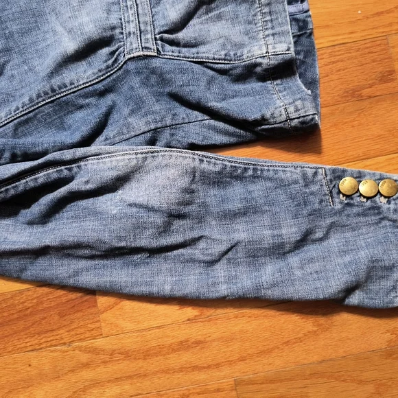 Gap Denim Blue Jean Jacket, Women's Medium, Buttons And Distressed Detail - Picture 13 of 16
